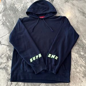 Barely worn supreme navy xl hoodie mutlisex